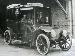 der 45 ps mercedes von fabrikant paul landenberger war eines der ersten autos in schramberg (um 1905)